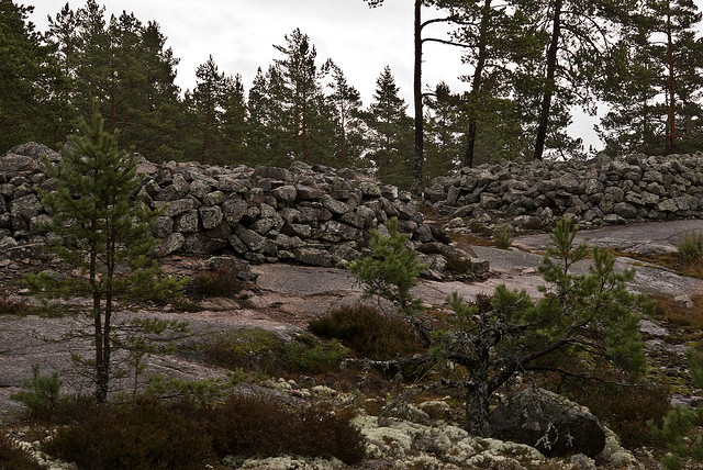 サンマルラハデンマキの青銅器時代の石塚墳