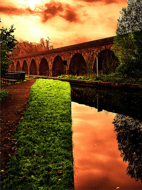 ポントカサステ水路橋と運河