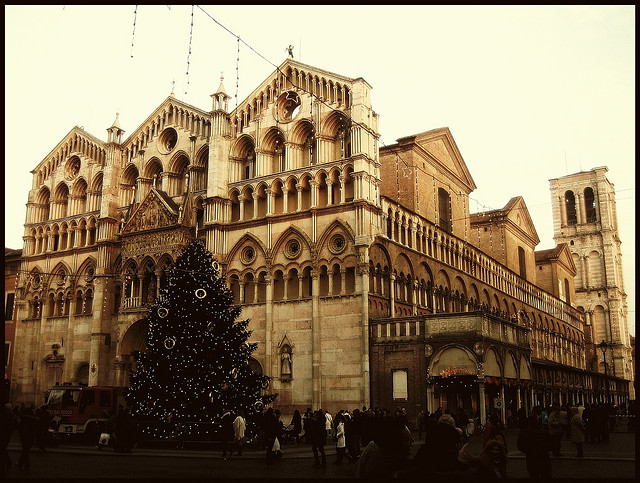 フェッラーラ：ルネサンス期の市街とポー川デルタ地帯
