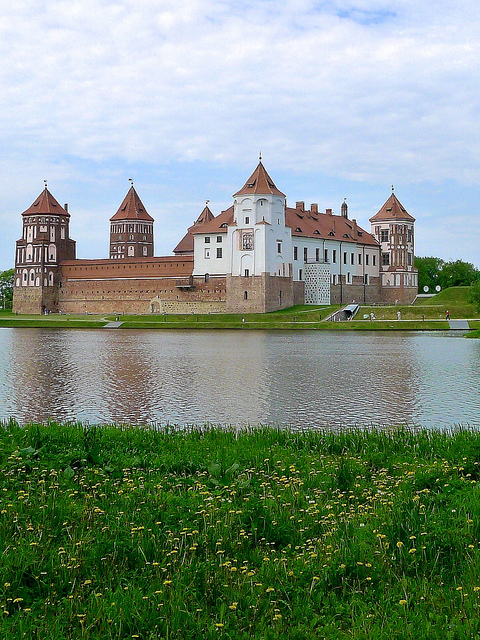 ミール地方の城と関連建物群